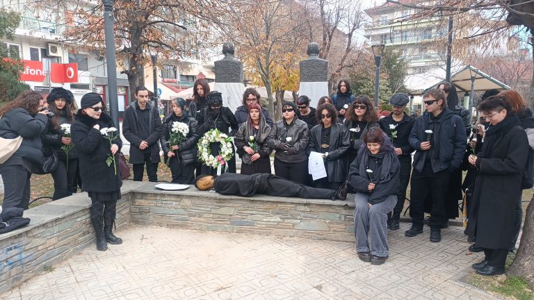 Φλώρινα: “Κηδεία” της σχολής εικαστικών τεχνών από τους φοιτητές