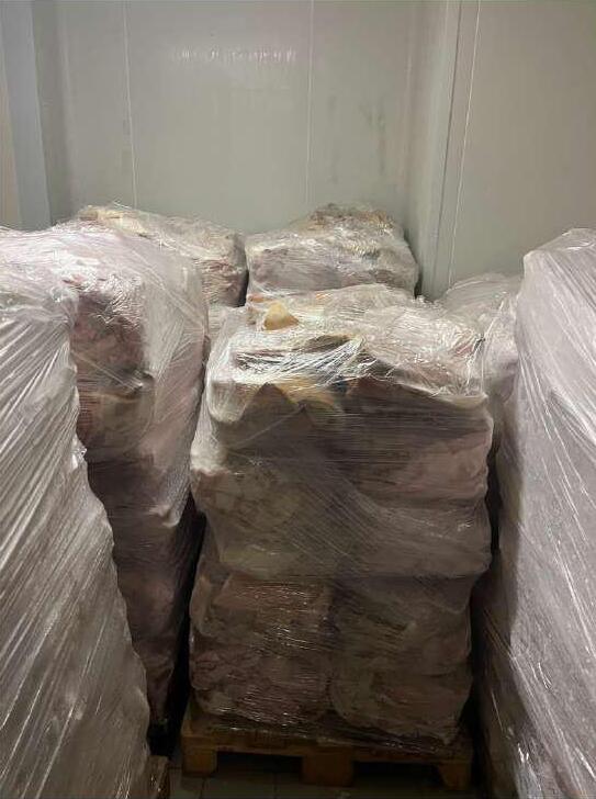 Κατασχέθηκαν 12 τόνοι ακατάλληλων προϊόντων στην Αττική: Χαλασμένα μπιφτέκια, βρόμικους πάγκους και άθλιες συνθήκες υγιεινής εντόπισαν έλεγχοι της Περιφέρειας