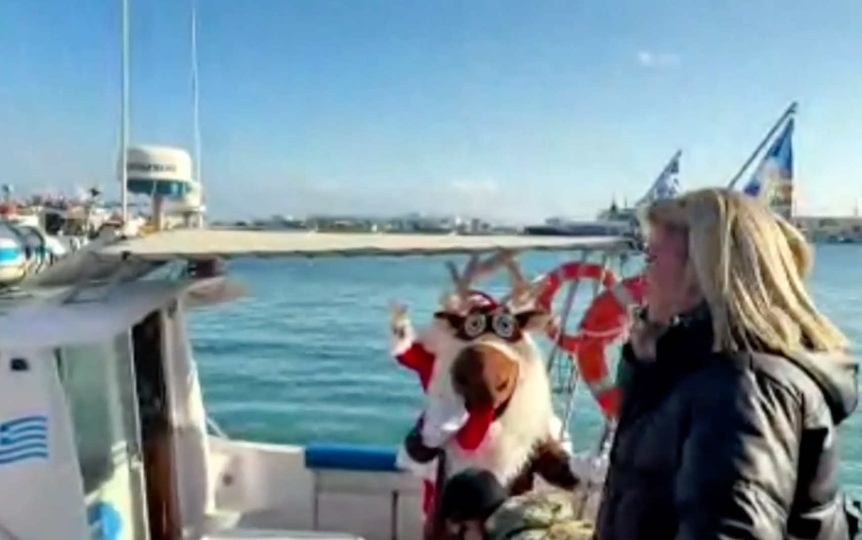 Κάλυμνος: Ο Άγιος Βασίλης με τον Ρούντολφ έρχονται από τη θάλασσα