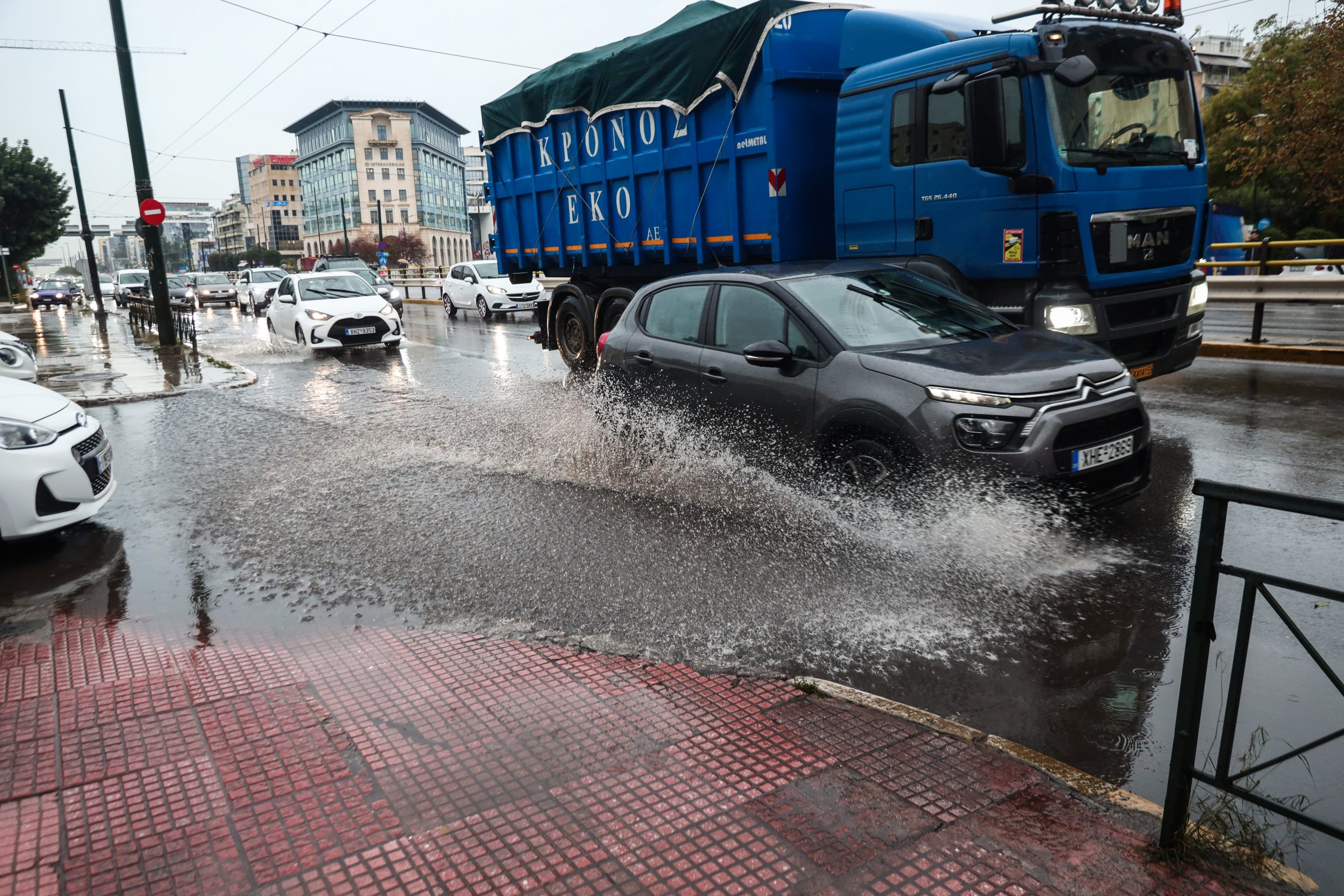ΓΣEE: Τι ισχύει για τους εργαζόμενους σε συνθήκες κακοκαιρίας – Αδυναμία μετάβασης, τηλεργασία, διακοπή λειτουργίας επιχείρησης