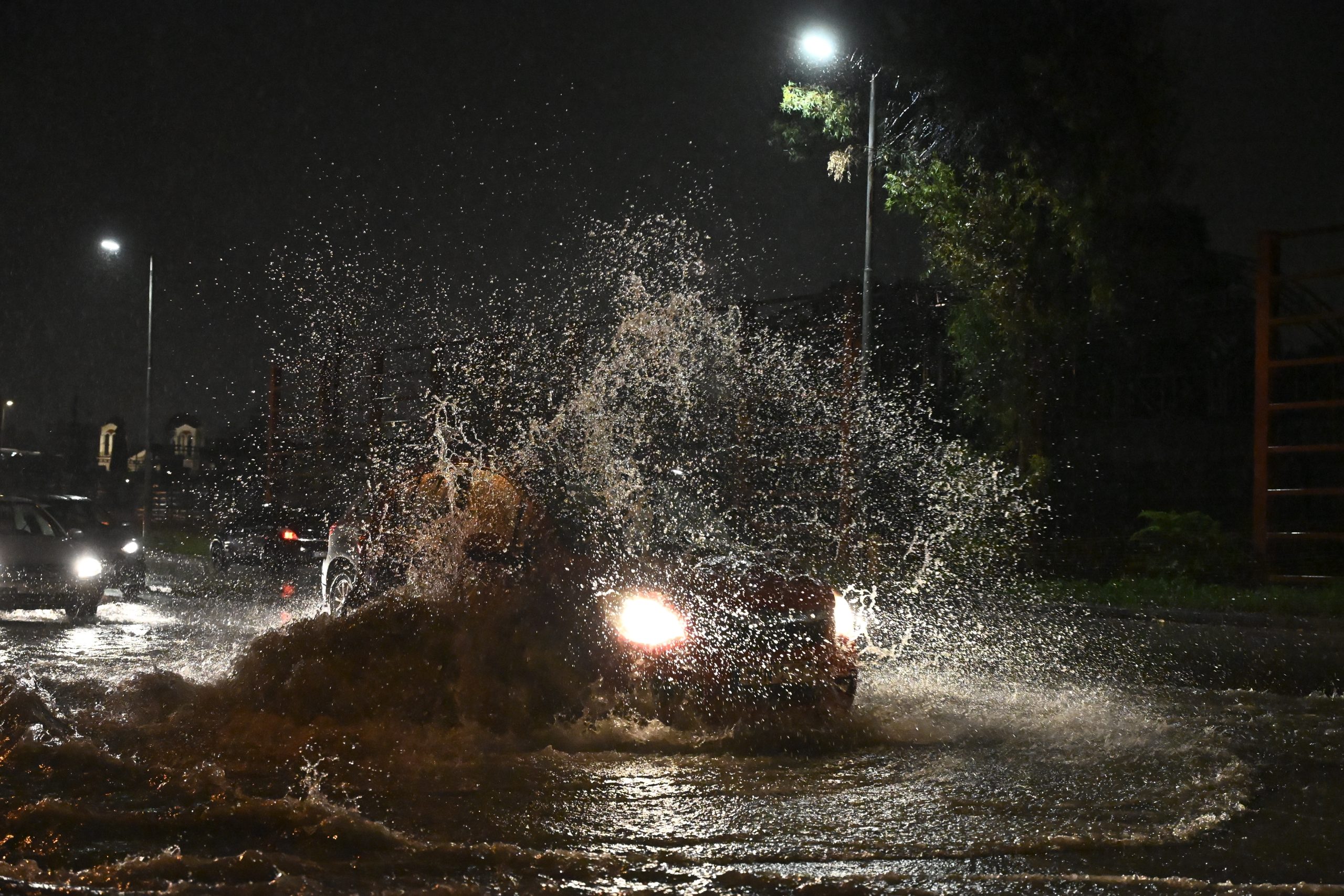 Κακοκαιρία Byron: Συνεχίζεται το «σφυροκόπημα» στην Αττική – Ποιοι δρόμοι είναι κλειστοί