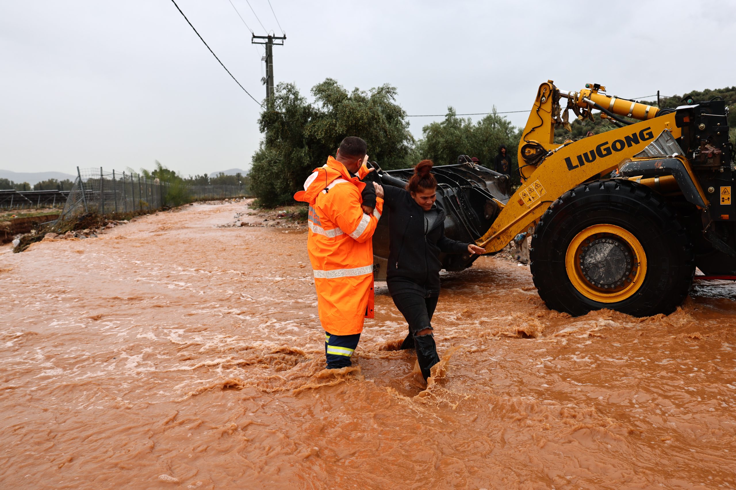 Κακοκαιρία Byron: Επικαιροποιήθηκε το Έκτακτο Δελτίο Επικίνδυνων Φαινομένων – Μέχρι πότε θα διαρκέσει – Ποιες είναι οι «κόκκινες» περιοχές