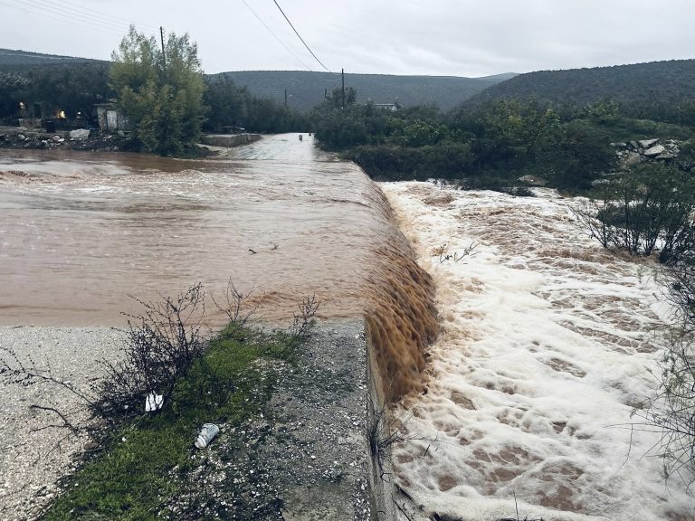 Κακοκαιρία Byron: Μηνύματα 112 σε Κρήτη, Κυκλάδες, Λάρισα, Σποράδες και Μαγνησία, Ρόδο – Η Παρασκευή πιο δύσκολη ημέρα