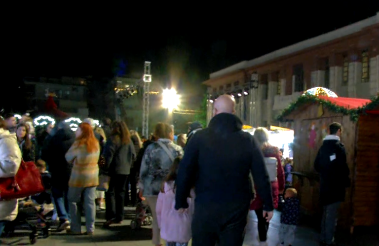 «Λευκή» Νύχτα στην αγορά της Καλαμαριάς – Ανοιχτά έως τα μεσάνυχτα τα καταστήματα