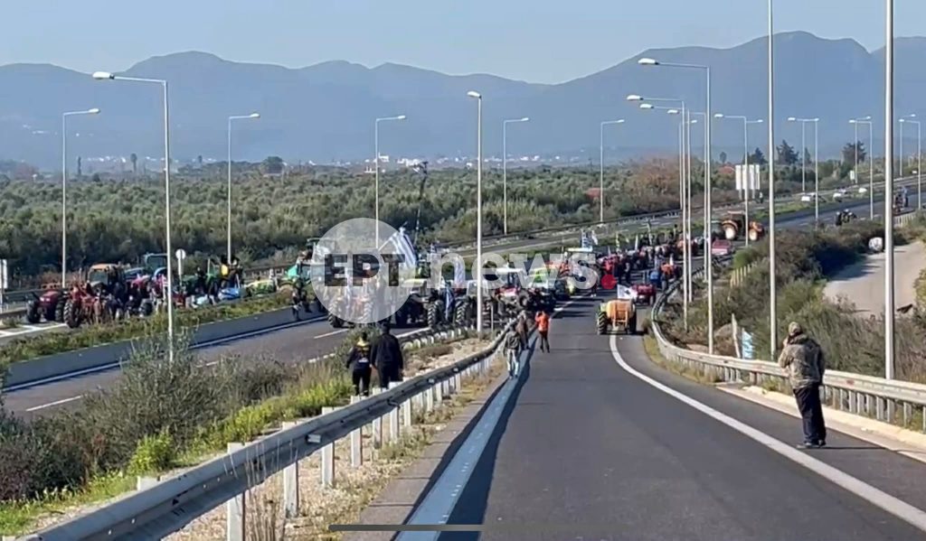Μεσσηνία: Μπλόκο αγροτών στον αυτοκινητόδρομο στο ύψος της Θουρίας – Κλειστά και τα δύο ρεύματα