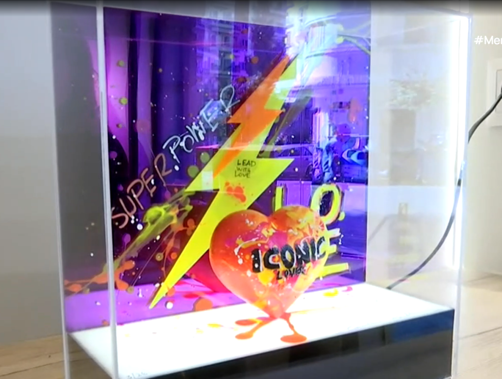 Super Hearts: Έργα από φως και καθρέφτη που αντανακλούν την εσωτερική μας δύναμη