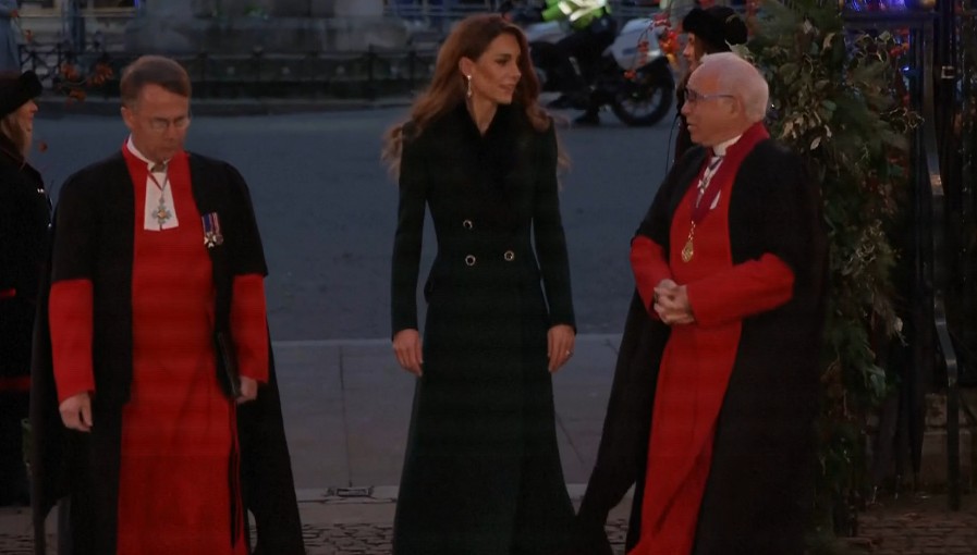 Βρετανία: Η πριγκίπισσα Κέιτ τιμά την προσφορά στην κοινότητα σε ετήσια χριστουγεννιάτικη εκδήλωση