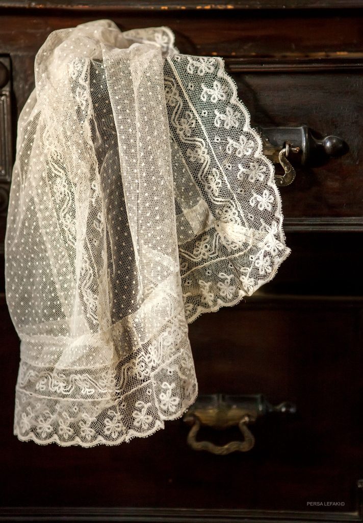 Το φετινό ημερολόγιο του Λυκείου των Ελληνίδων Βόλου – Ιστορίες από δαντέλα