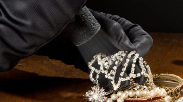 Κέρκυρα: Συνελήφθη 64χρονη για κλοπή κοσμημάτων από οικία