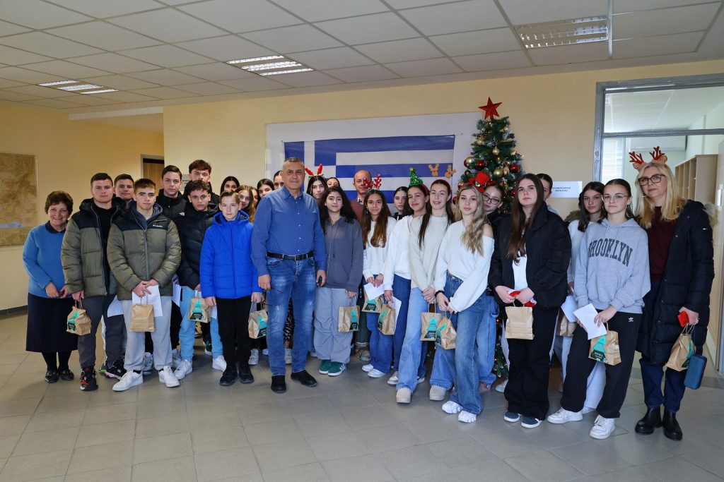 Σχολεία και εκπρόσωποι Συλλόγων τα…”έψαλαν” στον Δ. Κουρέτα και αντάλλαξαν ευχές