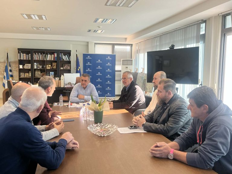 Υπέρ της δωρεάν χρήσης των δημόσιων αθλητικών υποδομών η Περιφέρεια Θεσσαλίας – Συνάντηση Κουρέτα με εκπροσώπους 24 Σωματείων