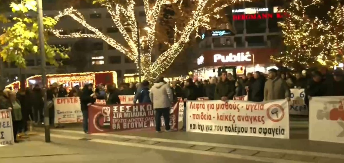 Λάρισα: Με τρακτέρ στην κεντρική πλατεία οι αγρότες – Συμμετοχή στο συλλαλητήριο για τον προϋπολογισμό