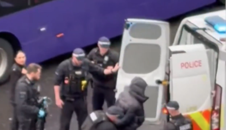 Χίθροου: Επίθεση με σπρέι πιπεριού σε πολίτες – Διακόπηκαν δρομολόγια τρένων και πτήσεων – Σύλληψη ενός ατόμου