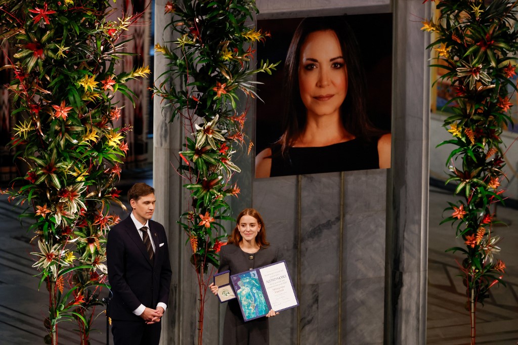 Νόμπελ Ειρήνης 2025: Η κόρη της Ματσάδο παρέλαβε το βραβείο εκ μέρους της