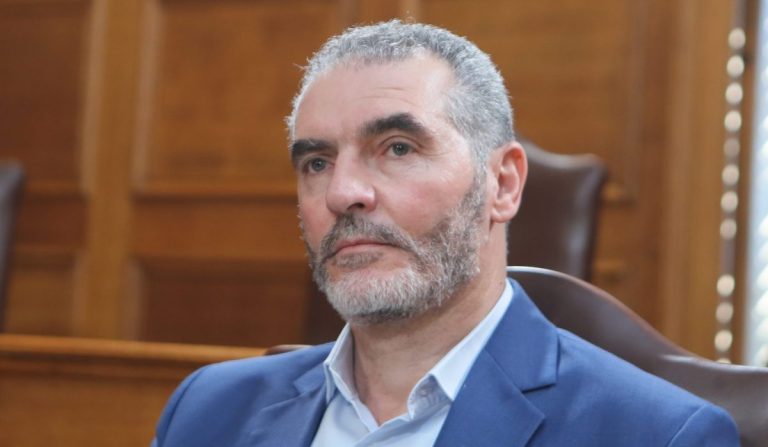 Πηγές ΝΔ: Χνάρης «αδειάζει» ΠΑΣΟΚ – Στον αέρα η γραμμή Ανδρουλάκη για την τεχνική λύση