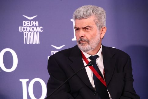 Στα δύο κόβεται η Ελλάδα με αποκλεισμούς και παρακαμπτήριων: Οι αγρότες έκλεισαν επ’ αόριστον την Εθνική Αντιρρίου – Ιωαννίνων