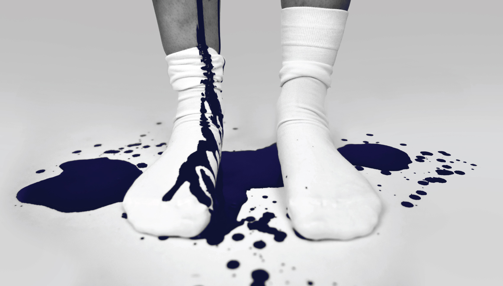 «Μαρτυρία μιας κλεμμένης εφηβείας» – Μια θεατρική διασκευή του Le Consentement στο Θέατρο Τέχνης Καρόλου Κουν