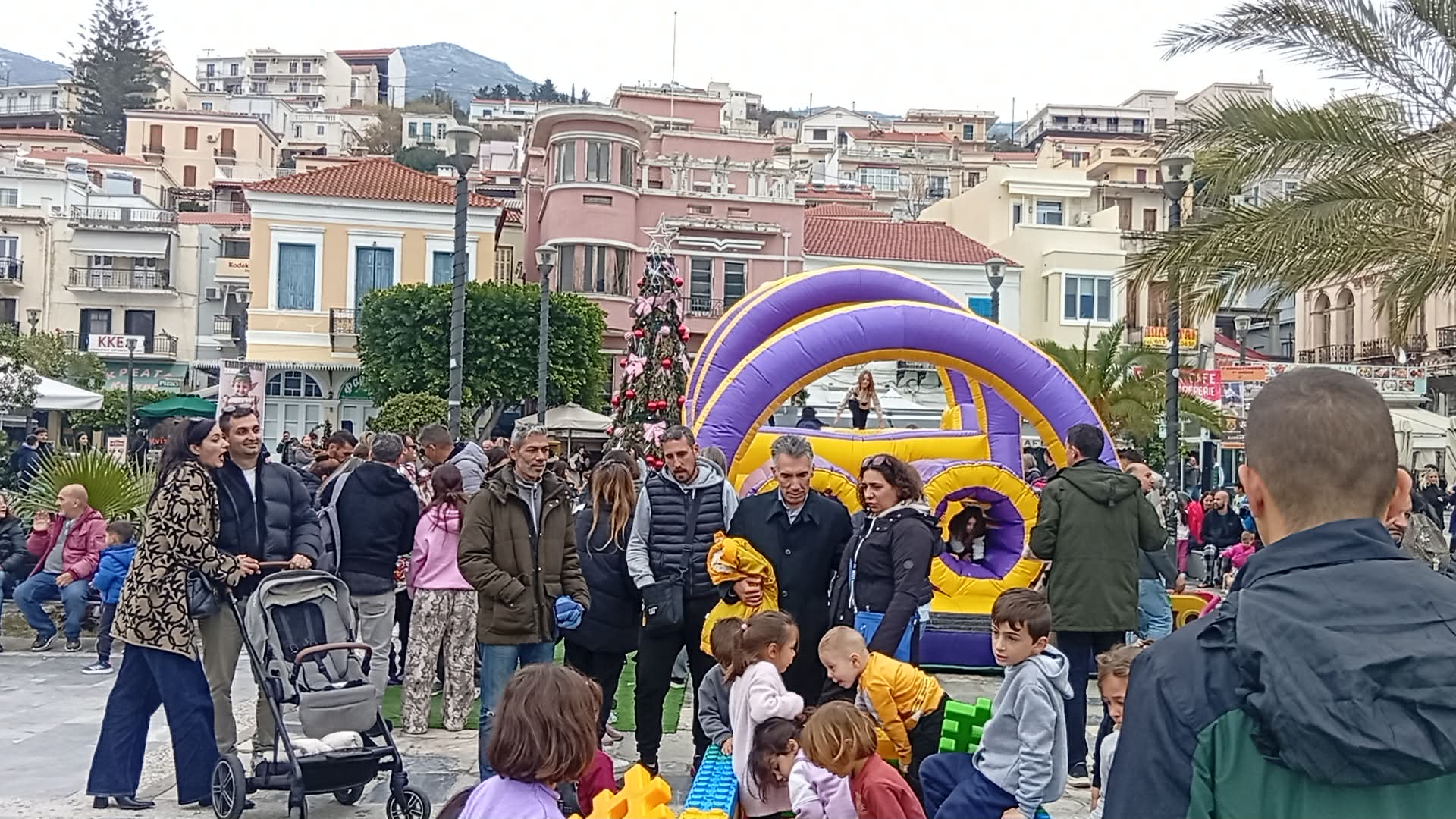 Σε Χριστουγεννιάτικους ρυθμούς η Σάμος