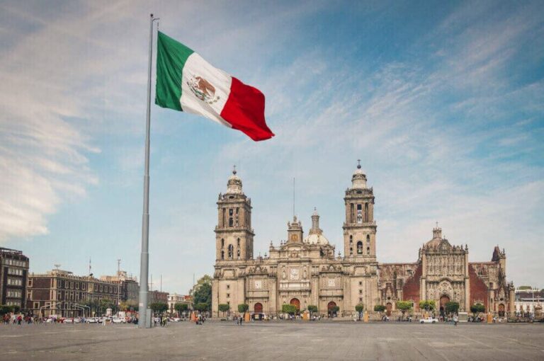 Ο Τραμπ απειλεί με νέους δασμούς το Μεξικό αν δεν φροντίσει να φτάσει περισσότερο νερό στο Τέξας