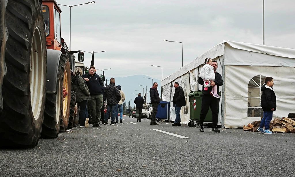 Δ. Κουρέτας: Οι αγρότες διεκδικούν μέλλον και σχέδιο ανάπτυξης – Στο μπλόκο των Μικροθηβών ο Περιφερειάρχης Θεσσαλίας