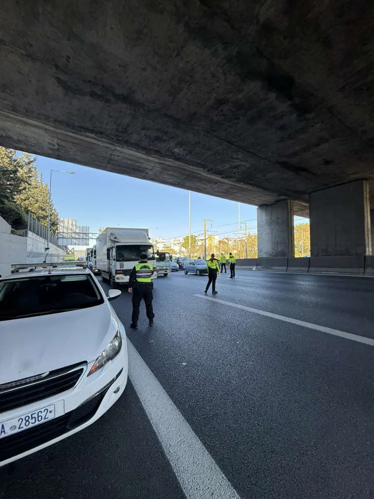 Χωρίς άδεια ο οδηγός της μοτοσυκλέτας που παρέσυρε και τραυμάτισε τον τροχονόμο στην Αττική Οδό