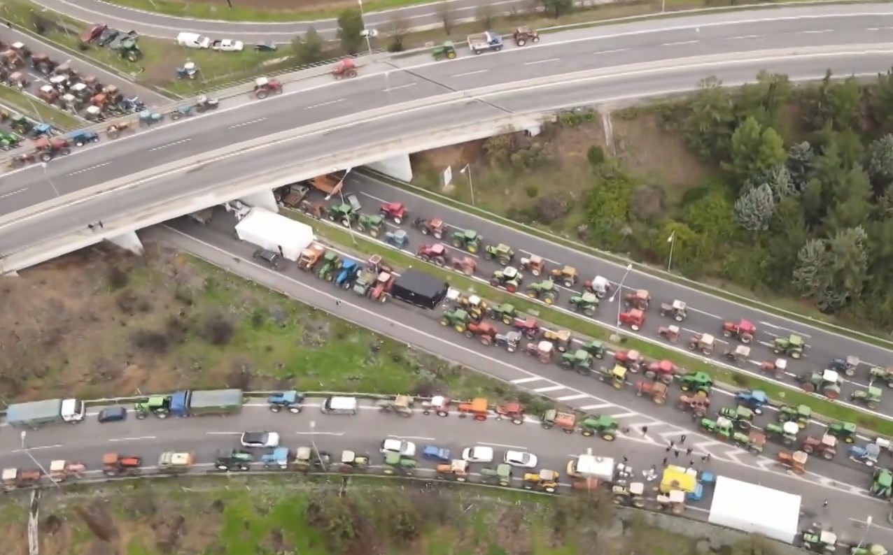 Οι αλυσιδωτές επιπτώσεις σε τοπικές κοινωνίες και οικονομία από τα αγροτικά μπλόκα