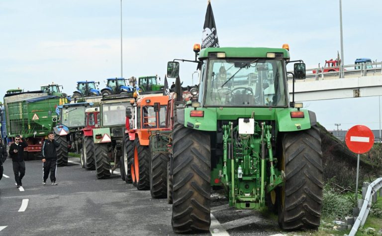 Τρία μεγάλα αγροτικά μέτωπα στη Θεσσαλία: Ενισχύεται διαρκώς το μπλόκο της Καρδίτσας – Ανοιχτός ο Προμαχώνας