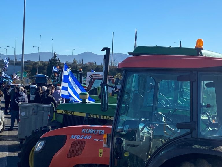 Μπλόκο παραγωγών έχει στηθεί στην Τρίπολη