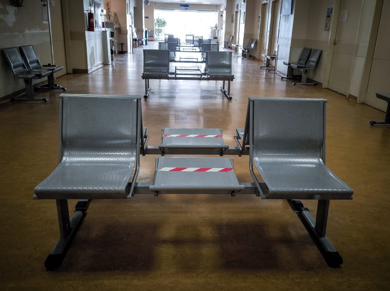 Πέθανε ο 45χρονος που γρονθοκόπησε γιατρό στο νοσοκομείο του Αιγίου