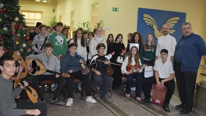 Συναυλία διαμαρτυρίας στον δρόμο από μαθητές του Μουσικού Σχολείου Χανίων