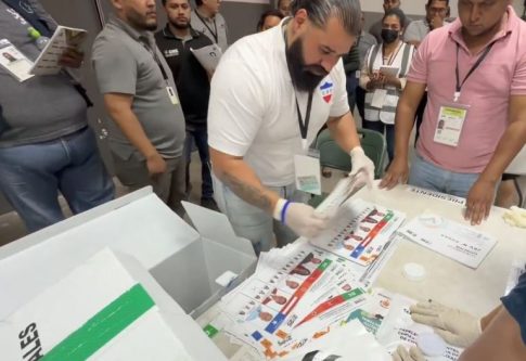 Μεγαλειώδεις συγκεντρώσεις για Τέμπη: «Προσκλητήριο» νεκρών στο Σύνταγμα – Τα μηνύματα των συγγενών