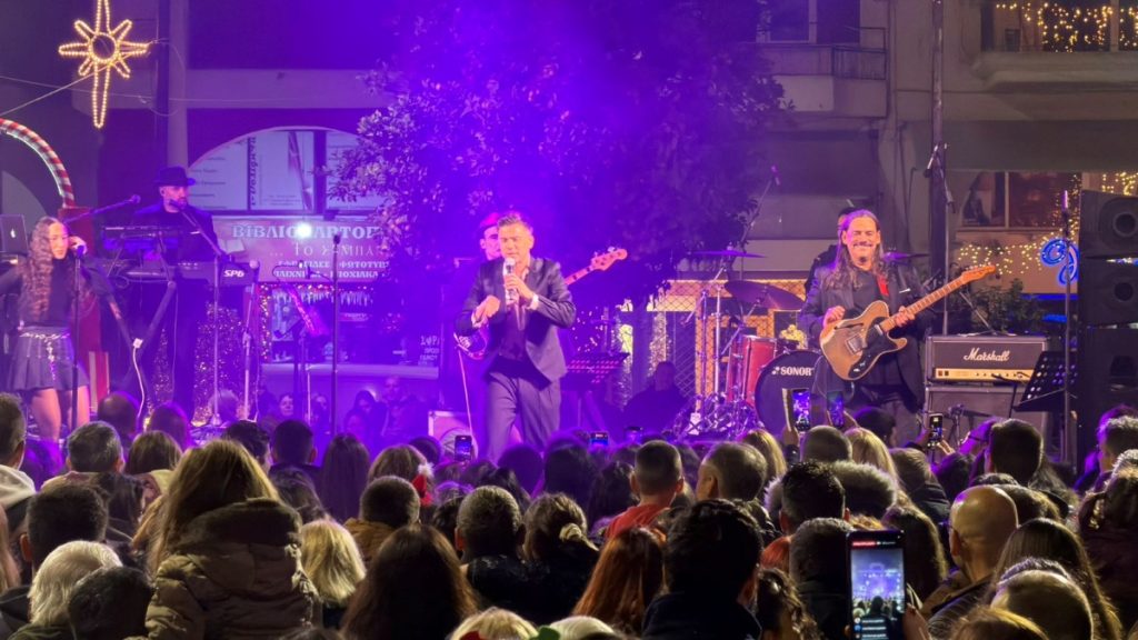 Μαγευτική η φωταγώγηση του Χριστουγεννιάτικου δέντρου της Σπάρτης