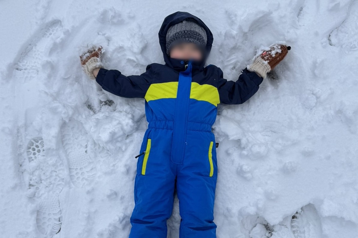 Χριστούγεννα στο βουνό: Το αδιαχώρητο στις χιονοδρομικές πίστες – Πέτρινα σπίτια και καλντερίμια μαγεύουν τους επισκέπτες