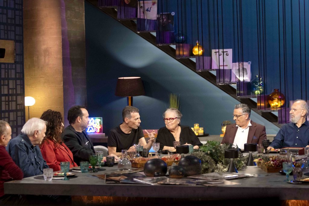 ΕΡΤ1: #Παρέα με τον Γιώργο Κουβαρά – «Οι ξεχωριστοί φίλοι του Δημήτρη Γιαρμενίτη» Α΄ Μέρος