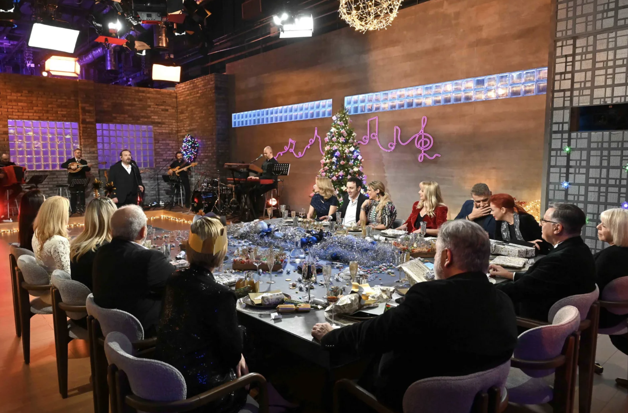 parea ΕΡΤ1: Μια λαμπερή παραμονή Πρωτοχρονιάς με την #ΠΑΡΕΑ: Με τον Κώστα Μακεδόνα και σε έκτακτη εμφάνιση τον Γιώργο Μαργαρίτη