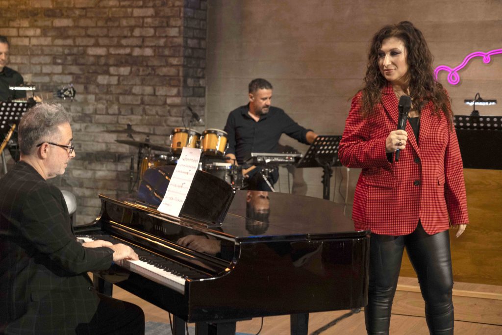 ΕΡΤ1: #Παρέα με τον Γιώργο Κουβαρά – «Οι ξεχωριστοί φίλοι του Δημήτρη Γιαρμενίτη» Α΄ Μέρος