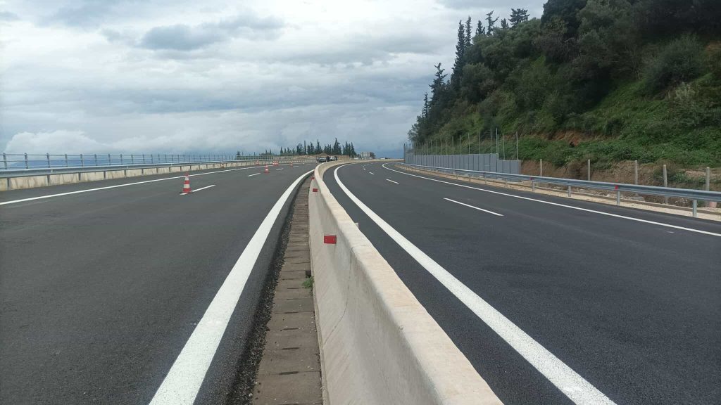 Παραδόθηκε και το τελευταίο τμήμα του νέου αυτοκινητοδρόμου Πάτρα – Πύργος – Στις 2 το μεσημέρι δίνεται στην κυκλοφορία