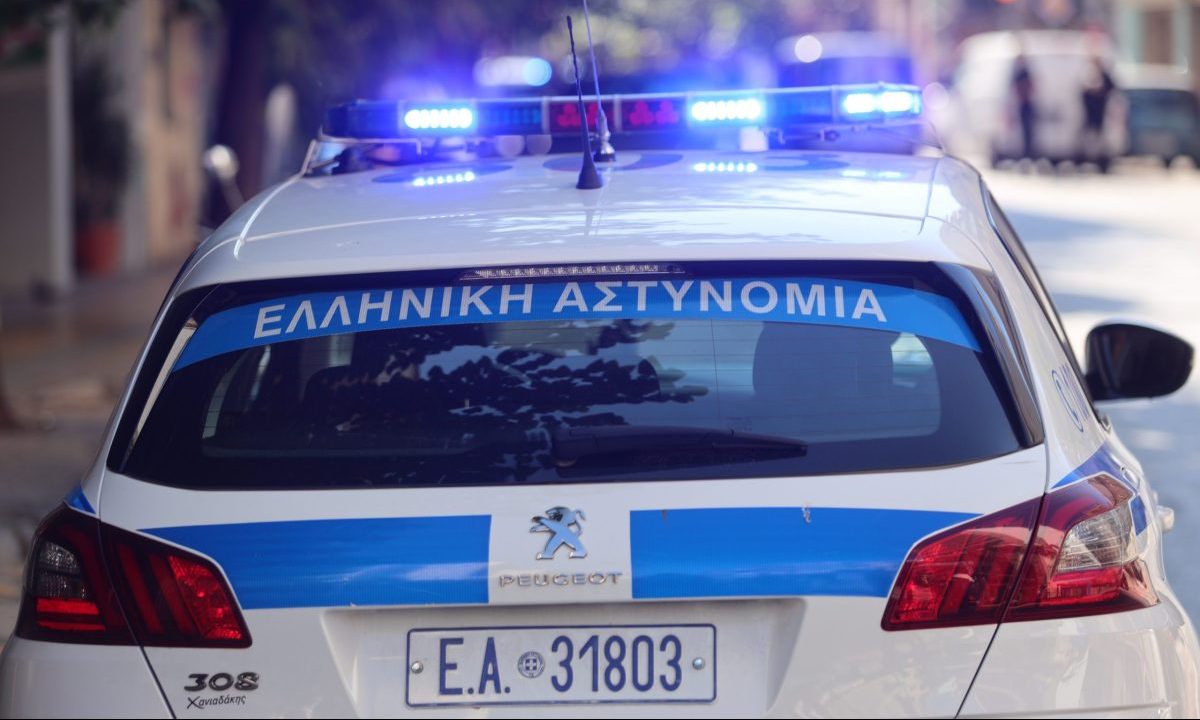 Βόμβα σε αυτοκίνητο στα Καλύβια – Στο σημείο κλιμάκιο του ΤΕΕΜ
