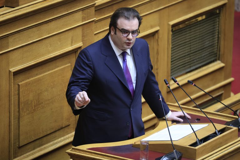 Πιερρακάκης για ΕΛΤΑ: Στο σχέδιο δεν προβλέπεται κλείσιμο, αλλά μετασχηματισμός καταστημάτων