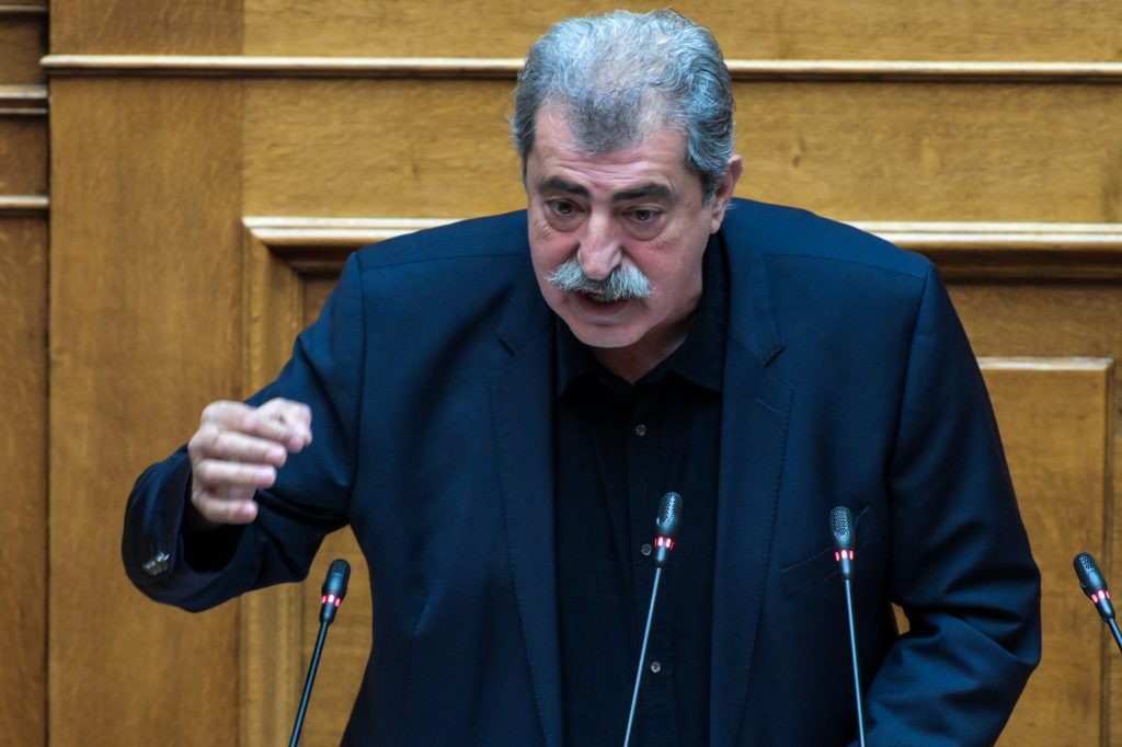 Παπαθανάσης στη Βουλή: Εσείς χειροκροτούσατε Βαρουφάκη, εμείς χειροκροτούμε Πιερρακάκη – Αντιδράσεις από την αντιπολίτευση