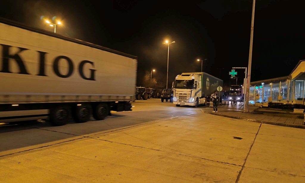 Άνοιξε ο μεθοριακός σταθμός του Προμαχώνα για τα φορτηγά