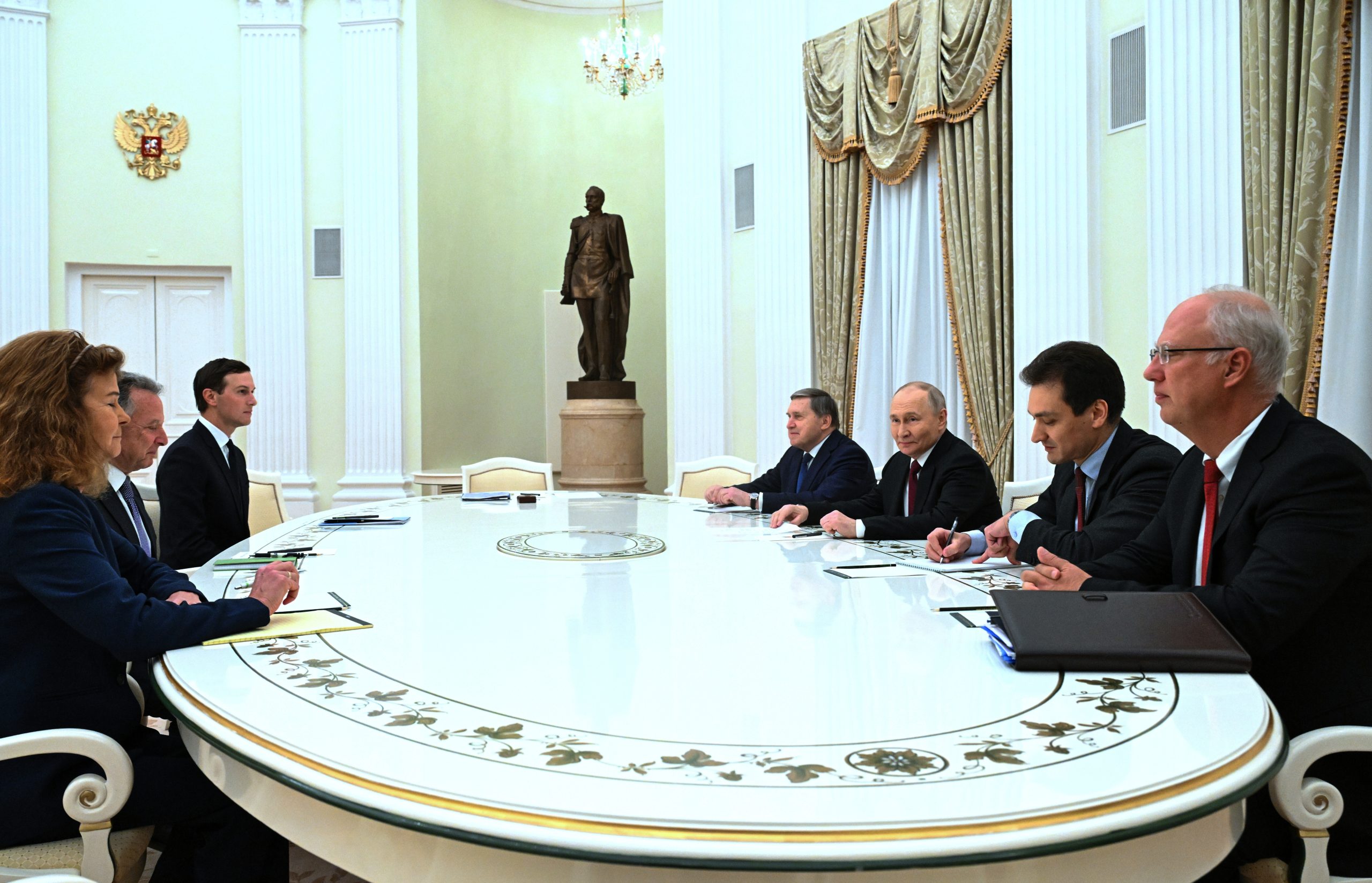 Κρεμλίνο: «Οι απεσταλμένοι των ΗΠΑ για το Ουκρανικό θα επισκεφτούν αρκετά σύντομα τη Μόσχα»