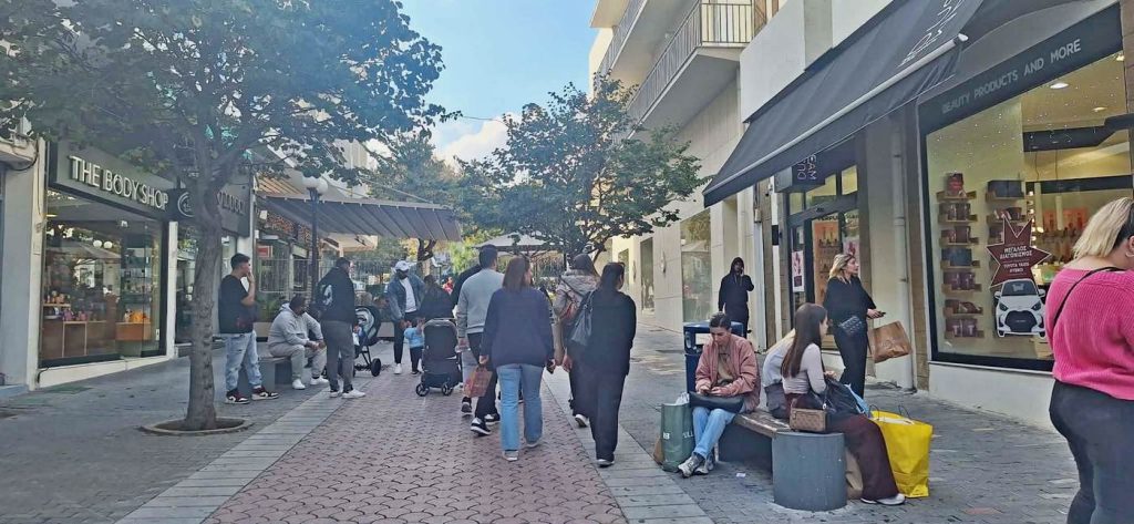 Σε εορταστικούς ρυθμούς από σήμερα η αγορά της Ρόδου