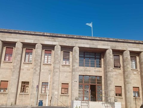 Κρήτη: Έρευνες των Αρχών για διακίνηση πλαστών χαρτονομισμάτων στον Άγιο Νικόλαο – 24χρονη Βραζιλιάνα στη «φάκα» του Λιμενικού