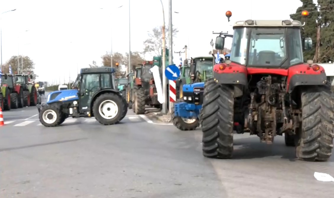 Δεν υποχωρούν οι αγρότες- Σχεδιάζουν να κλείσουν το λιμάνι της Θεσσαλονίκης- Δικαστικός επιμελητής στα «Πράσινα Φανάρια»