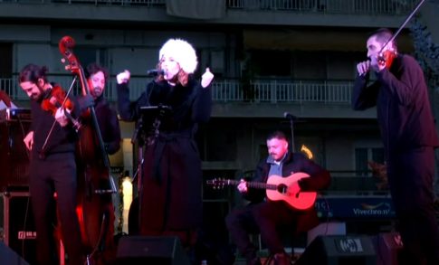 Αγιοβασιλίτσες κι Αγιοβασίληδες διέσχισαν με μοτοσικλέτες το κέντρο της Θεσσαλονίκης