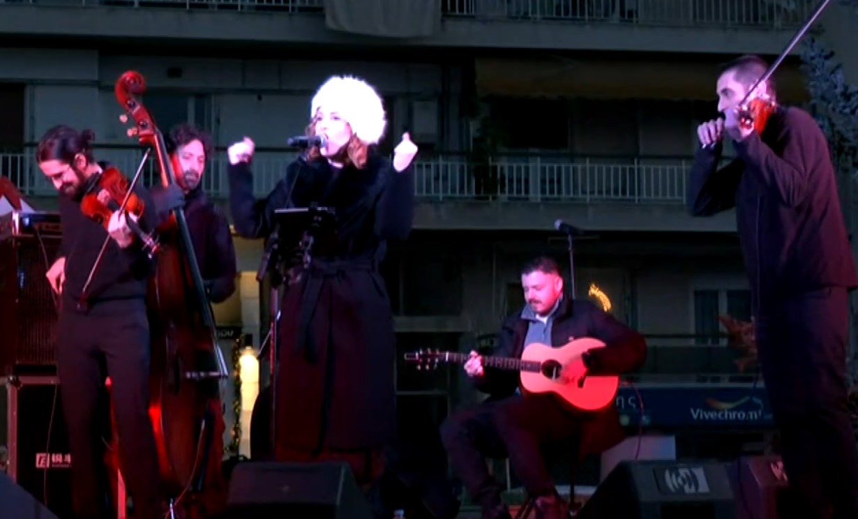 Θεσσαλονίκη: Άρωμα Χριστουγέννων στην αγορά της Τούμπας με χορό και τραγούδι