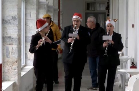 Αγιοβασιλίτσες κι Αγιοβασίληδες διέσχισαν με μοτοσικλέτες το κέντρο της Θεσσαλονίκης