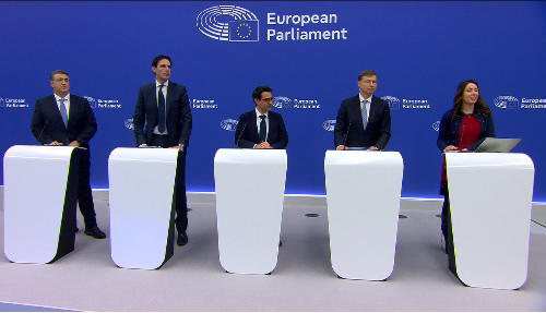 Νέο πακέτο της Κομισιόν για την αυτοκινητοβιομηχανία: Έξυπνη στροφή ή υποχώρηση;