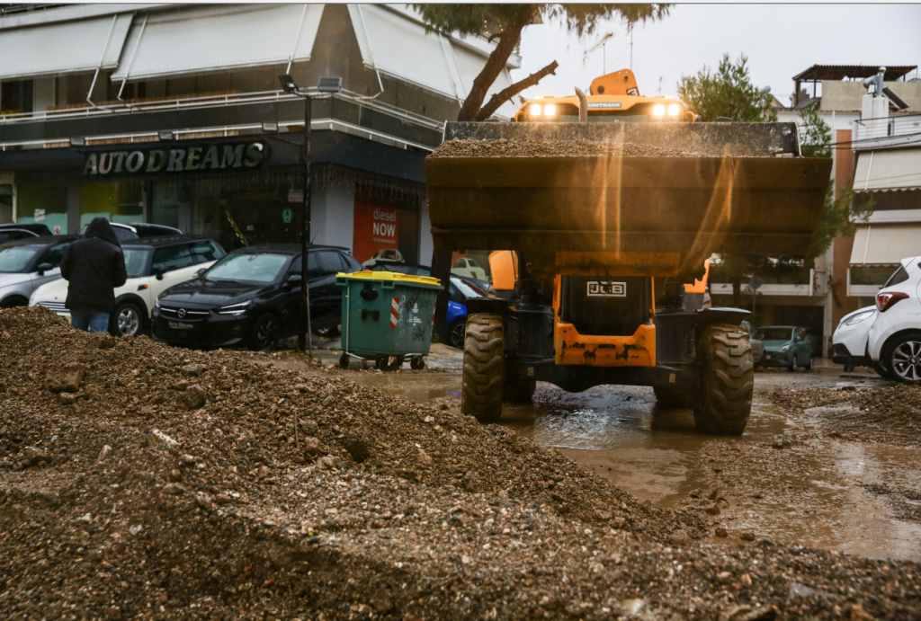 Σταδιακή αποκατάσταση κυκλοφορίας στην Αθηνών-Κορίνθου και ανά την Αττική